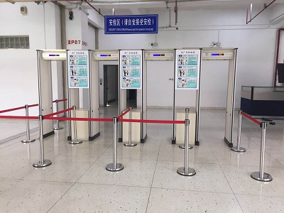 安檢門.jpg “安檢門”/